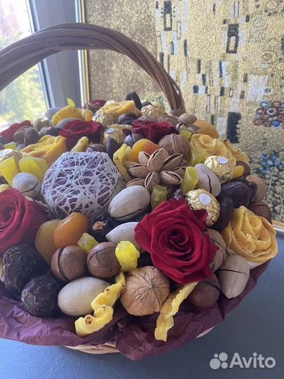 Подарочная съедобная корзина