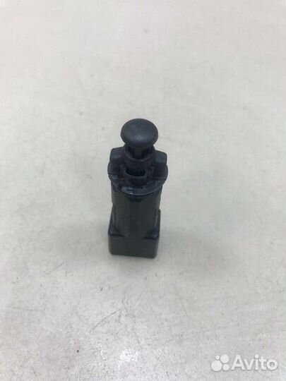 Датчик стоп-сигнала, задних фонарей Renault Logan
