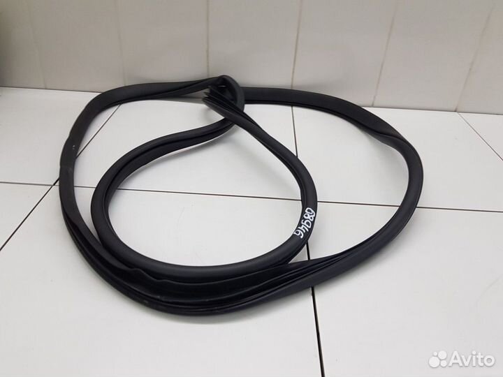 Уплотнитель проема передней правой двери