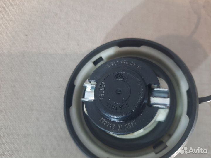 Крышка топливного бака Mercedes C180 W204