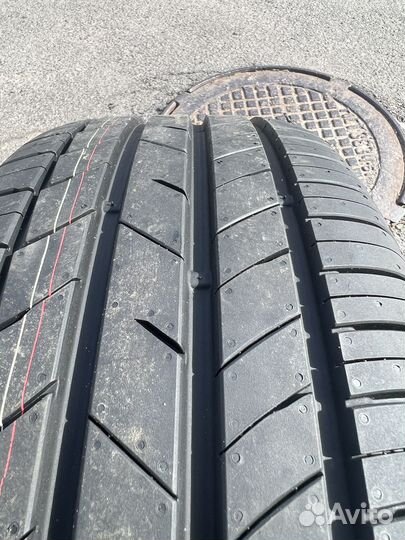 Kumho Ecsta HS52 225/55 R17