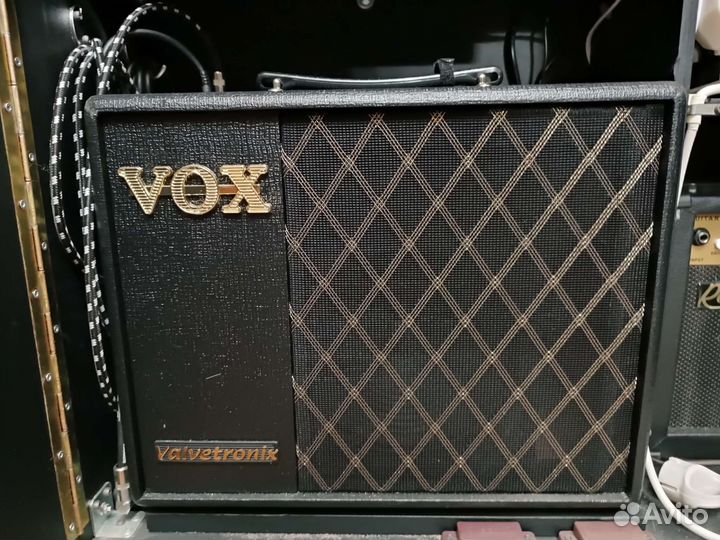 Комплект усилителей на электрическую гитару