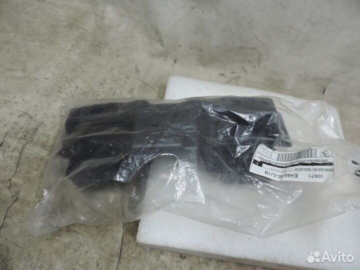 Кронштейн переднего бампера Mazda CX-7 2006 - 2012
