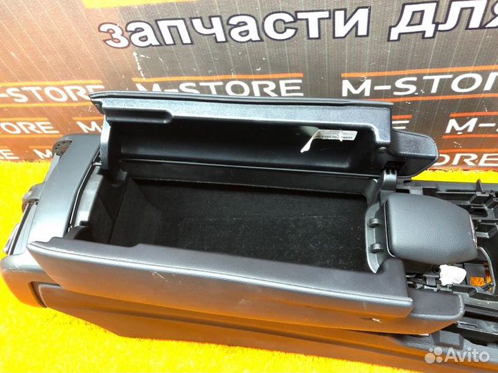 Консоль между сидений Mercedes-Benz E-Class W212