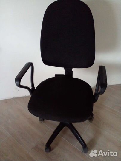 Офисное кресло