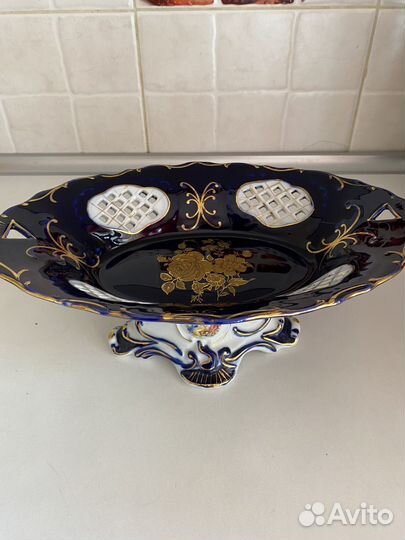 Ваза для фруктов на ножке