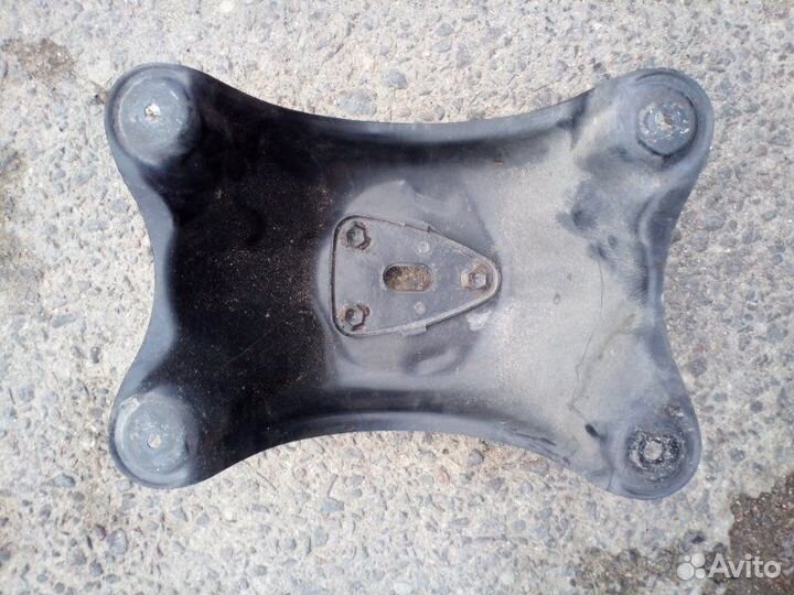 Кронштейн запасного колеса Toyota Rav 4 XA20