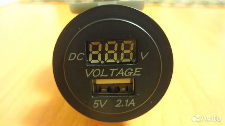 Гнездо зарядки USB c вольтметром