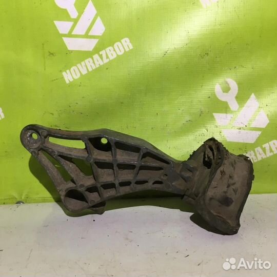 Кронштейн двигателя правый Опель Вектра А