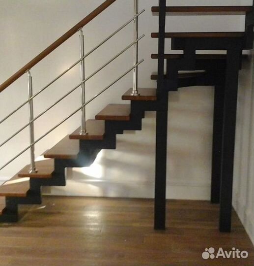 Сварной Каркас Лестницы на Монокосоуре на Второй Э