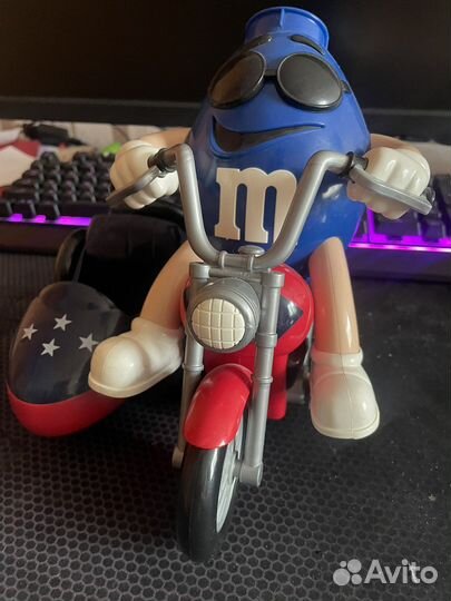 Статуэтка M&M’s