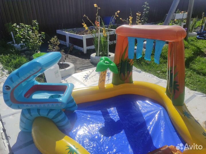 Детский надувной бассейн с горкой