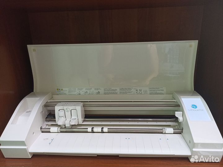 Режущий плоттер silhouette