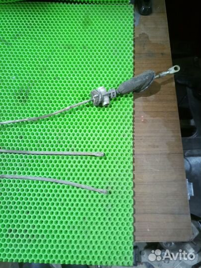 Трос стояночного тормоза Volkswagen Transporter T4