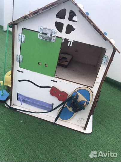 Бизиборд домик