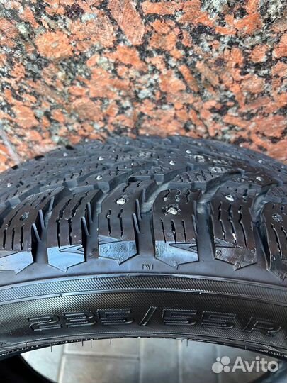 Nokian Tyres Hakkapeliitta 9 SUV 235/55 R19