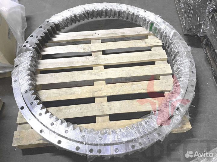 Опорно-поворотный круг Hitachi ZX250H-3