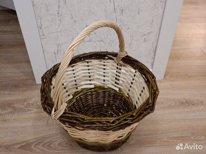 Корзина плетеная для грибов и фруктов