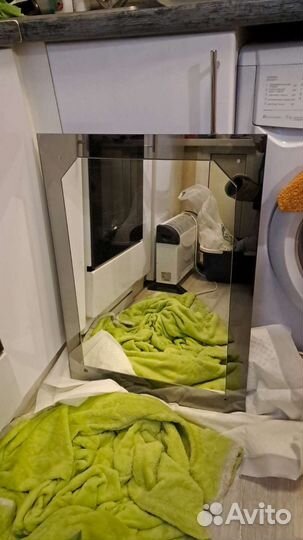 Зеркало с стеклянной полочкой для ванной комнаты