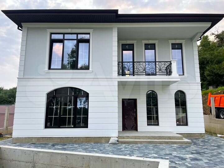 Коттедж 200 м² на участке 4,5 сот.