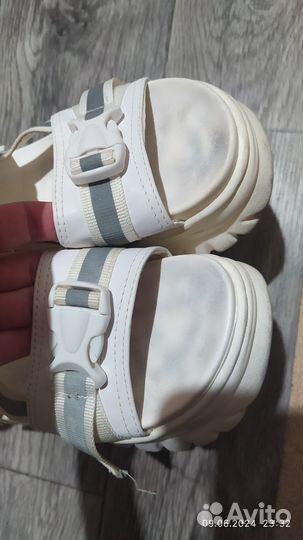 Босоножки 38 р