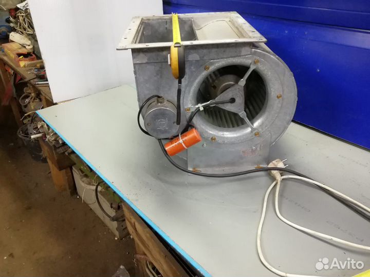 Вентилятор центробежный Ebmpapst D4E200-CA02-29