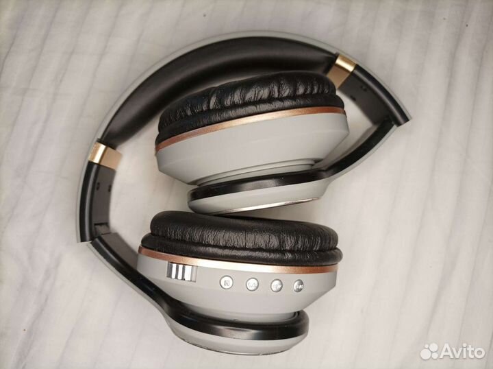 Беспроводные наушники накладные складные новые