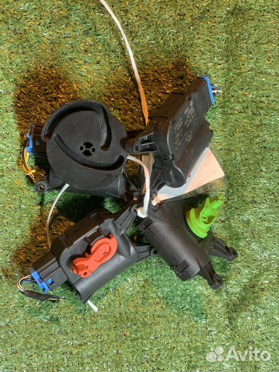 Сервопривод печки 8E2820511B Audi A4 B7 8ED 8E2820