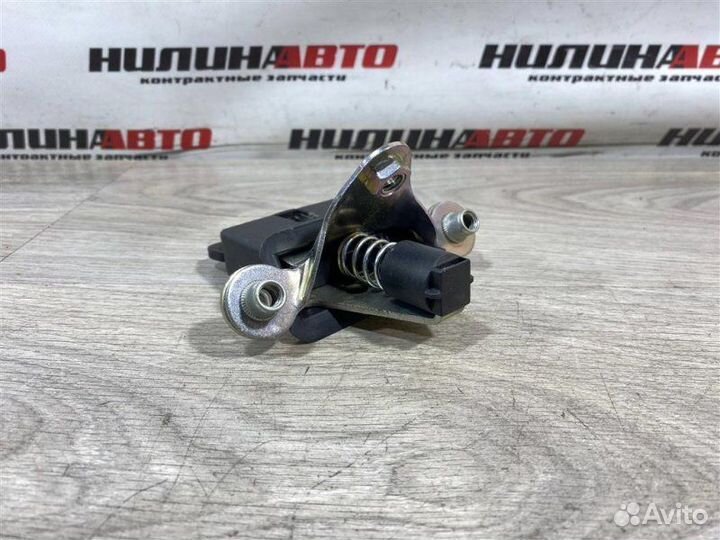 Замок крышки багажника Skoda Octavia A5 1Z