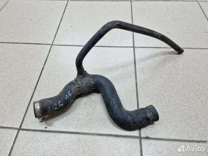 Патрубок радиатора Ауди 100/А6 С4 2.6-2.8