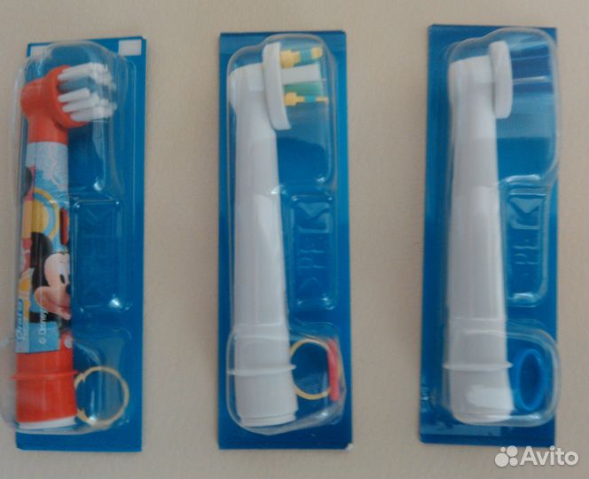 Электрическая зубная щетка с насадками