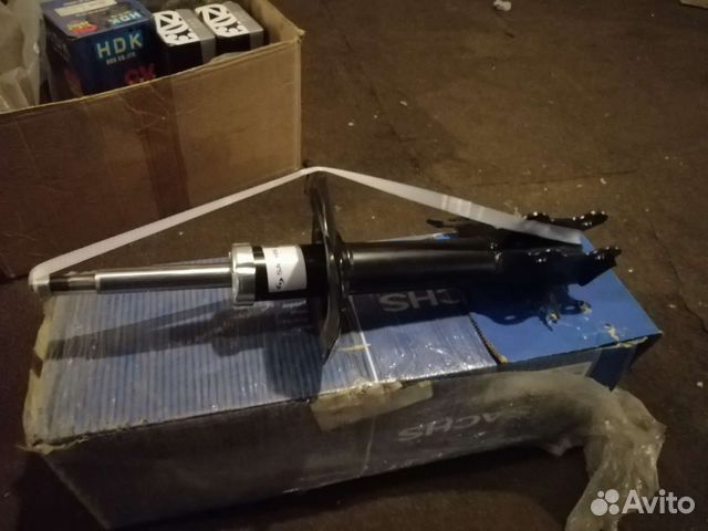 Амортизатор передний правый Nissan Almera N16 00