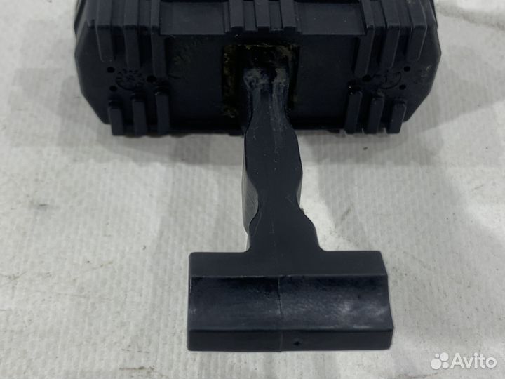 Ограничитель двери передний левый KIA K5 DL3