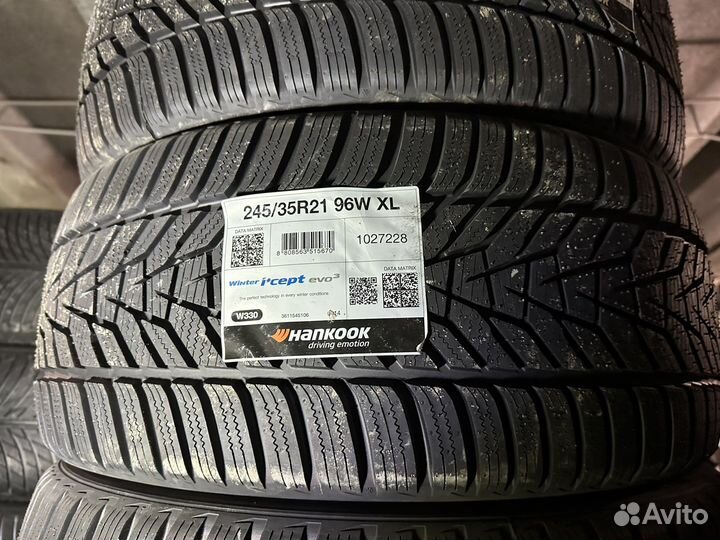 Hankook Winter I'Cept Evo 3 W330 245/35 R21 и 295/30 R21 102W