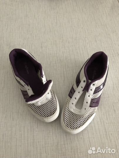 Кроссовки облегчённые