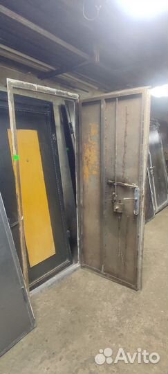 Дверь входная металлическая