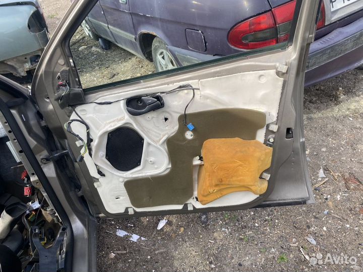 Дверь передняя правая в сборе Ford focus 1 zx4