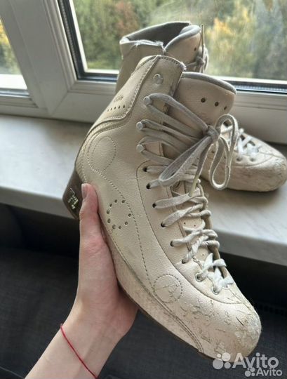 Фигурные коньки Risport 255