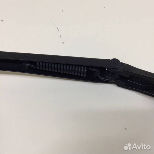 Поводок стеклоочистителя передний правый Toyota Ra