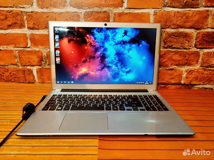 Acer V5-571G-i5-3 Gen \ 4 Озу\ GeForce GT 710M 2GB