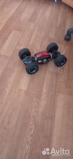 Машинка на радиоуправлении внедорожник