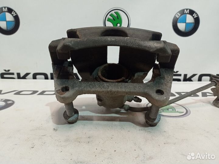 Суппорт передний левый Skoda Octavia