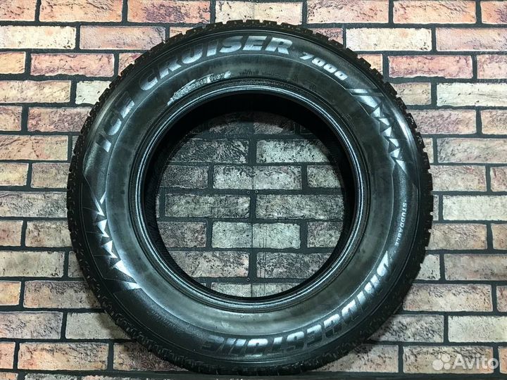 Bridgestone Ice Cruiser 7000 285/60 R18 116T