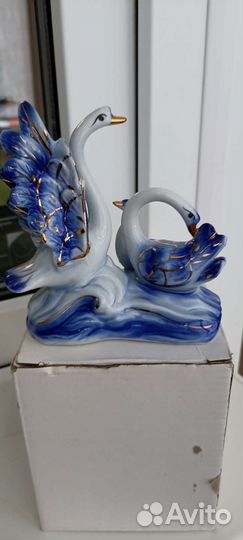 Статуэтка с Лебедями