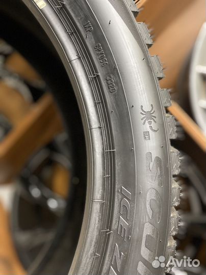 Pirelli Ice Zero 2 285/40 R22 110H