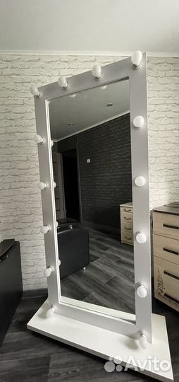 Зеркало с подсветкой в полный рост