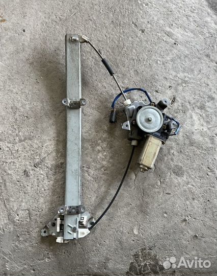 Стеклоподъемник правый Nissan sunny n16 bluebird