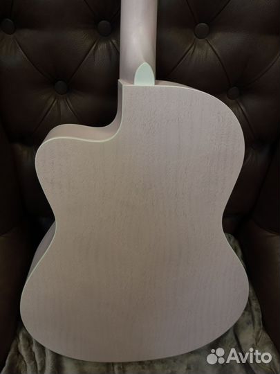 Электроакустическая гитара Cort уменьшенная