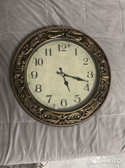 Зеркало и часы