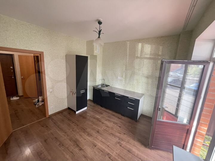 2-к. квартира, 72 м², 1/10 эт.